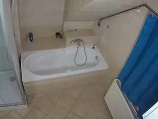 voyeurcam-julmodels-bath-2nd-1 on CamSoda 
