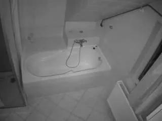 voyeurcam-julmodels-bath-2nd-1 on CamSoda 