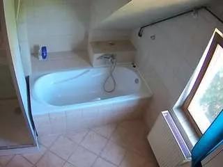 voyeurcam-julmodels-bath-2nd-1 on CamSoda 