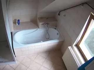 voyeurcam-julmodels-bath-2nd-1 on CamSoda 