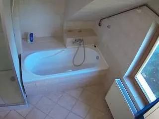voyeurcam-julmodels-bath-2nd-1 on CamSoda 