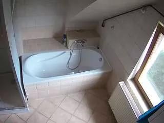 voyeurcam-julmodels-bath-2nd-1 on CamSoda 