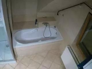 voyeurcam-julmodels-bath-2nd-1 on CamSoda 