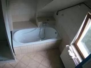 voyeurcam-julmodels-bath-2nd-1 on CamSoda 
