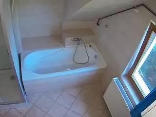 voyeurcam-julmodels-bath-2nd-1 on CamSoda 
