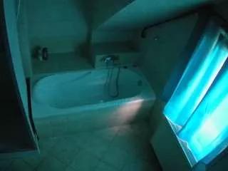 voyeurcam-julmodels-bath-2nd-1 on CamSoda 