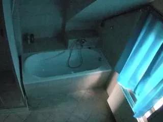 voyeurcam-julmodels-bath-2nd-1 on CamSoda 