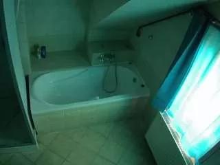 voyeurcam-julmodels-bath-2nd-1 on CamSoda 