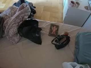 voyeurcam-julmodels-greybed-2 on CamSoda 