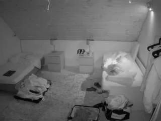voyeurcam-julmodels-whitebed-2 on CamSoda 