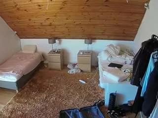 voyeurcam-julmodels-whitebed-2 on CamSoda 