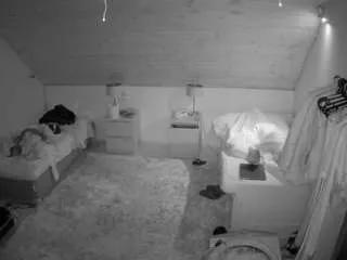 voyeurcam-julmodels-whitebed-2 on CamSoda 