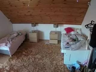 voyeurcam-julmodels-whitebed-2 on CamSoda 