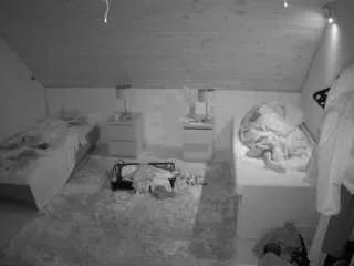 voyeurcam-julmodels-whitebed-2 on CamSoda 