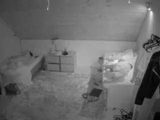 voyeurcam-julmodels-whitebed-2 on CamSoda 