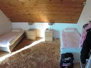 voyeurcam-julmodels-whitebed-2 on CamSoda 
