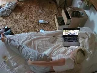 voyeurcam-julmodels-whitebed-3 on CamSoda 
