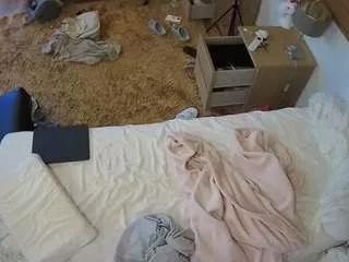 voyeurcam-julmodels-whitebed-3 on CamSoda 