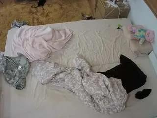 voyeurcam-julmodels-whitebed-3 on CamSoda 