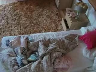 voyeurcam-julmodels-whitebed-3 on CamSoda 
