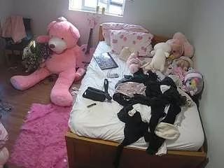 voyeurcam-sexy-little-ana-01