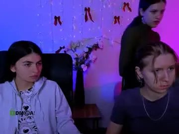 gloria_bubble — GOAL: dog pose + butt slap [97 tokens remaining] Welcome to my room!  #smalltits #nonude #teen #18 #c2c