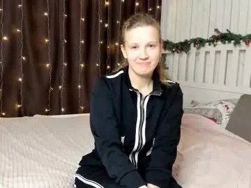 lisabethwaybright — Goal: remove my zip-hoodie  Today is my first day #18 #slim #hot #bracec #blond  [100 tokens remaining]
