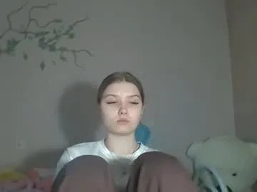 marylouisehansil — goal: spin 360 and show my outfit // Hello! im Mary and its my first day here, wellcome ;) // #18 #new #young #cute #shy [37 tokens remaining]