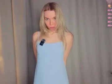myviolet_rush — Come with me through the thorns to the stars:3 GOAL: Blow a kiss to camera #18 #skinny #blonde #natural #teen [25 tokens remaining]