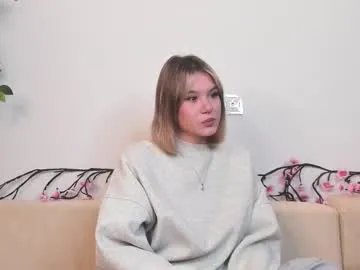 tawnynothstine — I'll put cream on my legs [50 tokens left] Hey, I'm Joye, completely new girl and your new friend! #new #18 #teen #shy #blonde