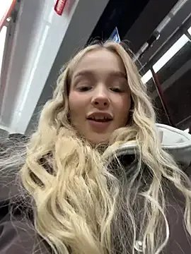 -teenytiny- — Hi Mia!