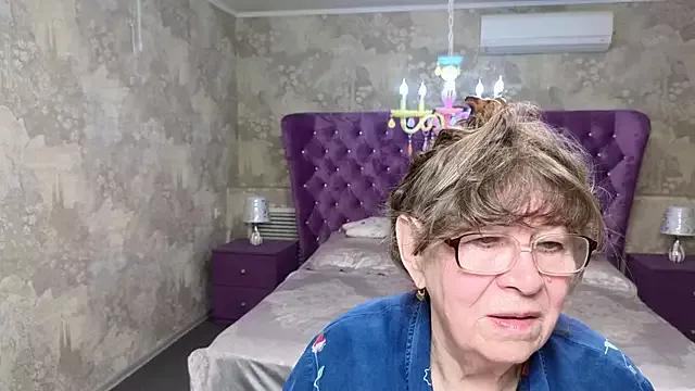 Betty_Brick on StripChat 