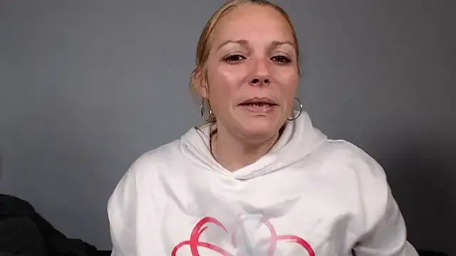 StripChat Doucelouve9 is Freechat Doucelouve9 — retirez ma robe decouvrez ma tenue sexy