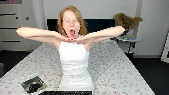 Esme_Runn on StripChat 