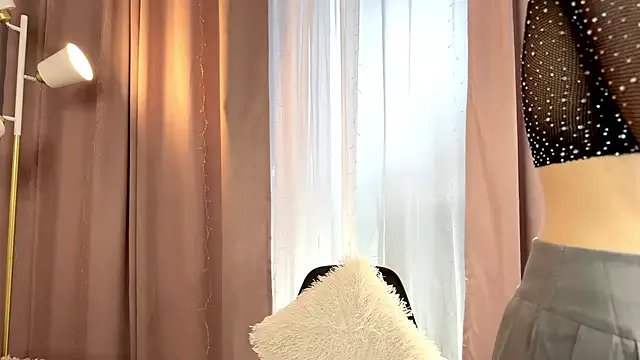 GlaydsLeveto — finger in pussy