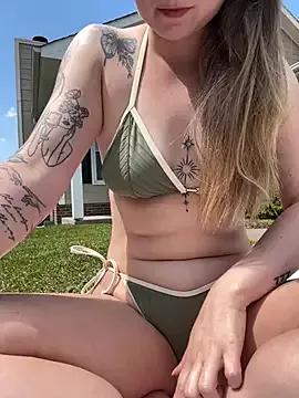 hurricanehayley777 on StripChat 