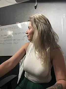 Isabella_Varella — Freechat on StripChat