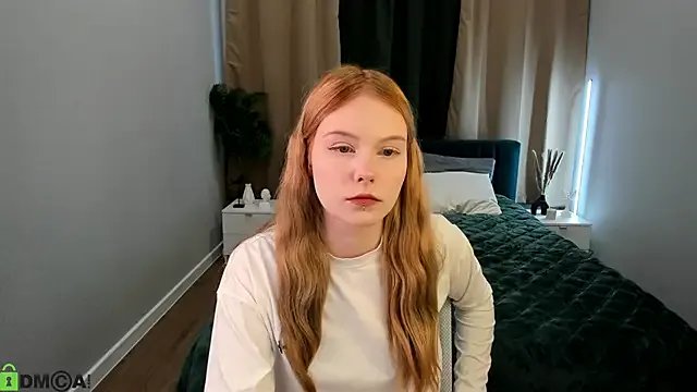 Julia_Anis — Show legs