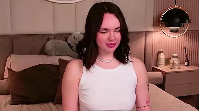 LauraBrigs on StripChat 