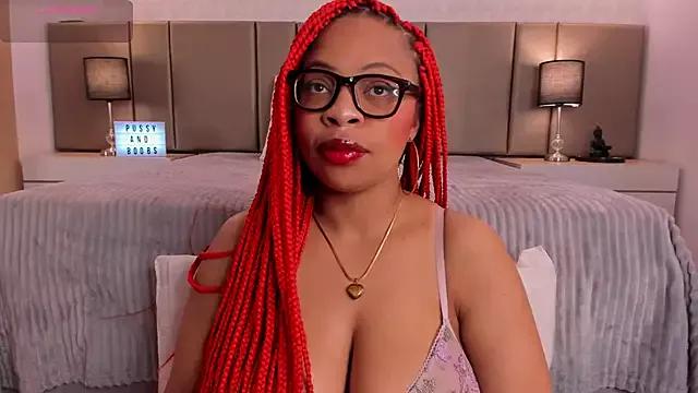 LauraRicci on StripChat 