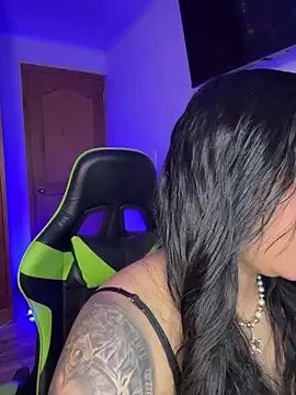 leila_22 — Close-up saliva play