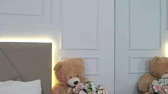 LeilaLow on StripChat 