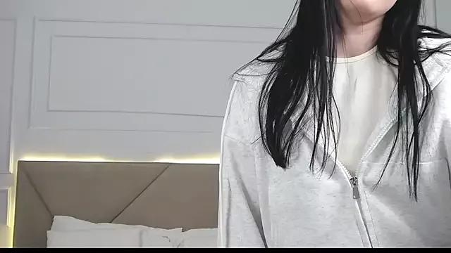 LeilaLow on StripChat 