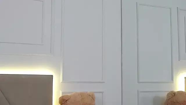 LeilaLow on StripChat 