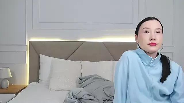LeilaLow on StripChat 