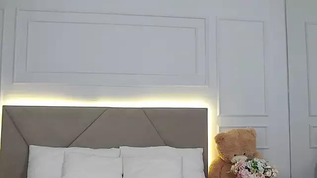 LeilaLow on StripChat 