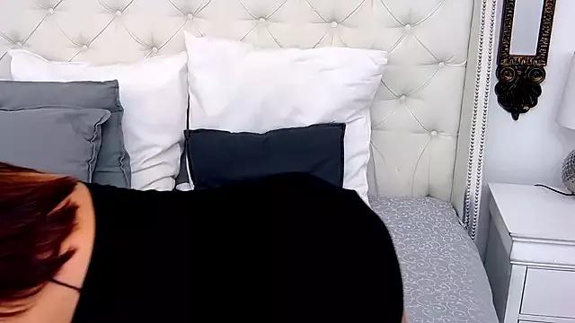 LouiseVeega on StripChat 