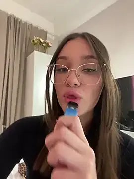 Mary_Honey — Tease my pusdy on public
