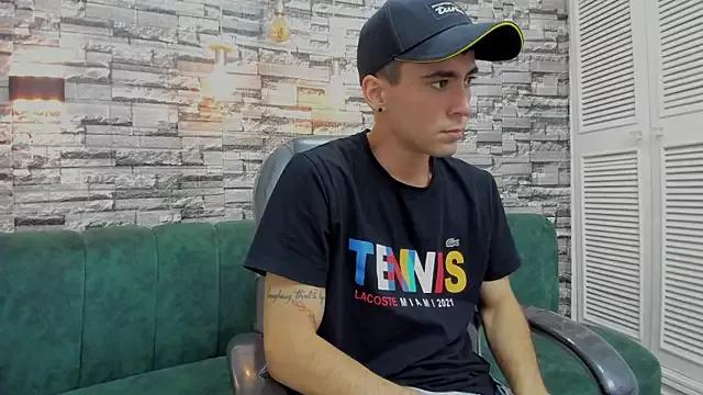 mike_whitee on StripChat 