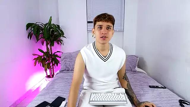 Sky_Intimate on StripChat 